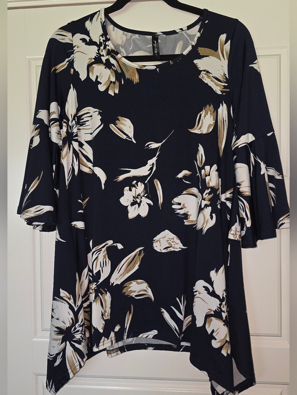 NWOT White Mark Navy Floral Flutter Bell Sleeve Top with White & Tan Accents Lrg